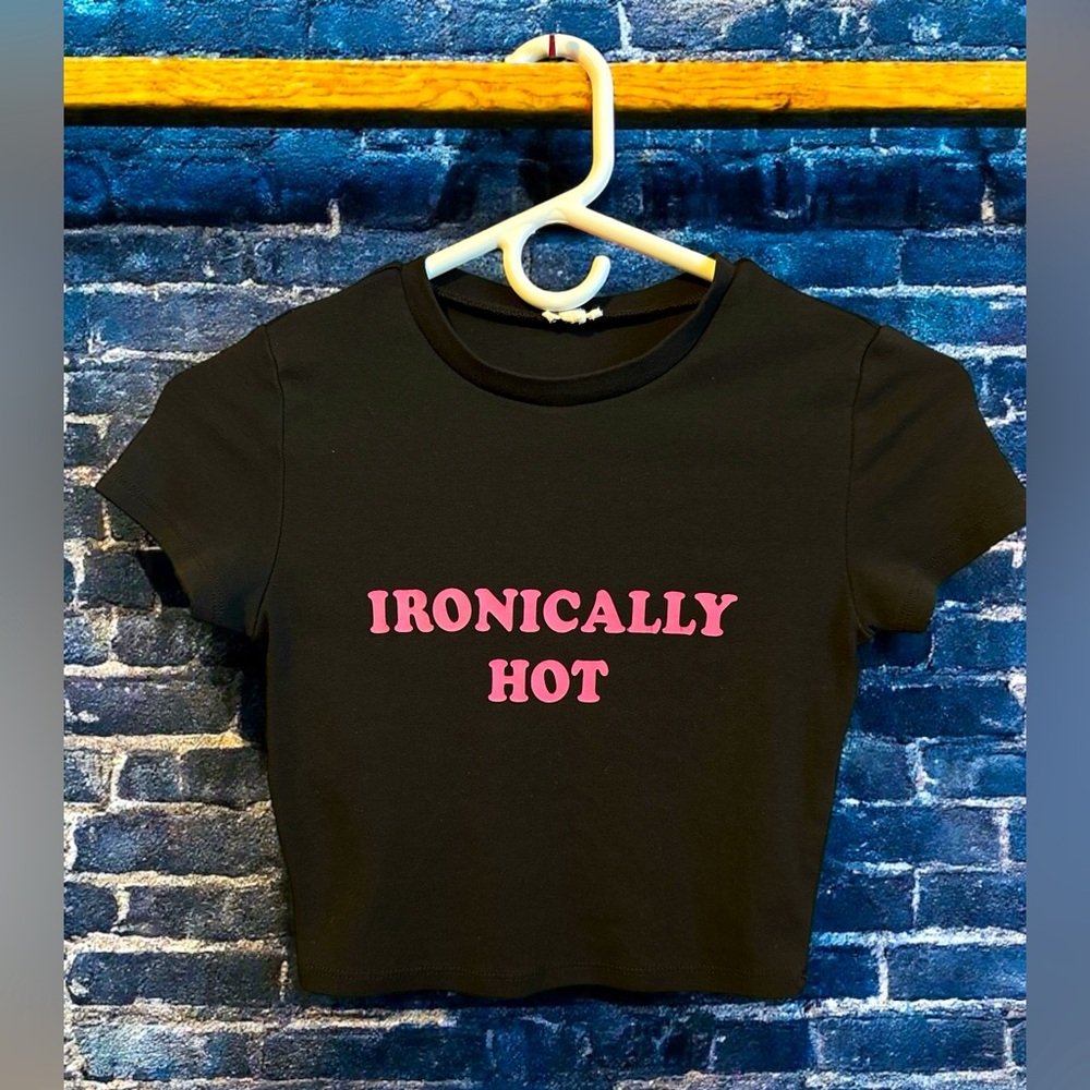 Garage “Ironically Hot” Crop Tee 
Size XS